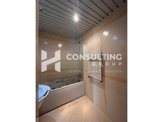 Apartamento T2 para Venda em Carcavelos e Parede Foto 44