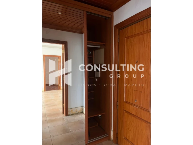 Apartamento T2 para Venda em Carcavelos e Parede Foto 2