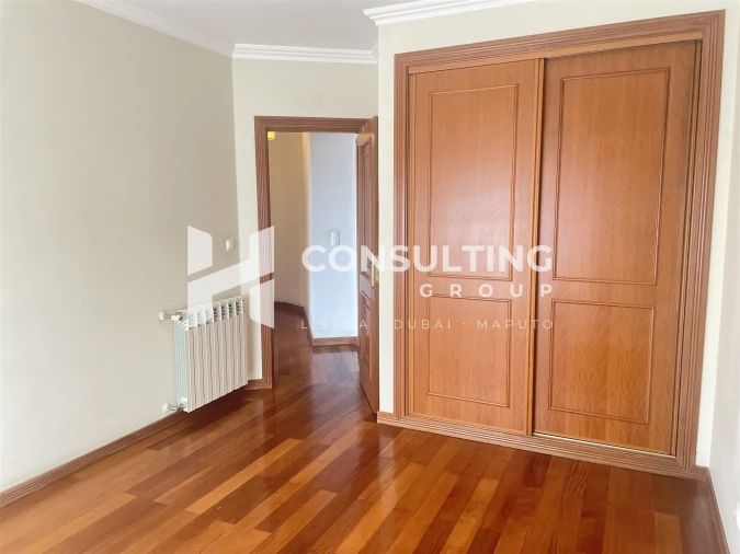 Apartamento T2 para Venda em Carcavelos e Parede Foto 38