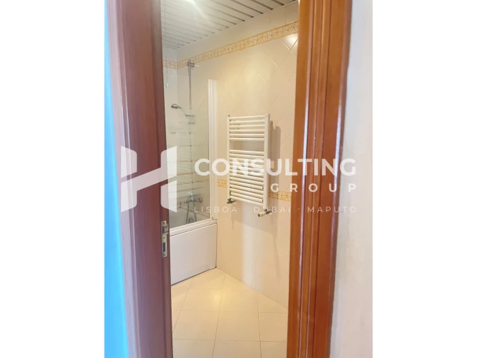 Apartamento T2 para Venda em Carcavelos e Parede Foto 42