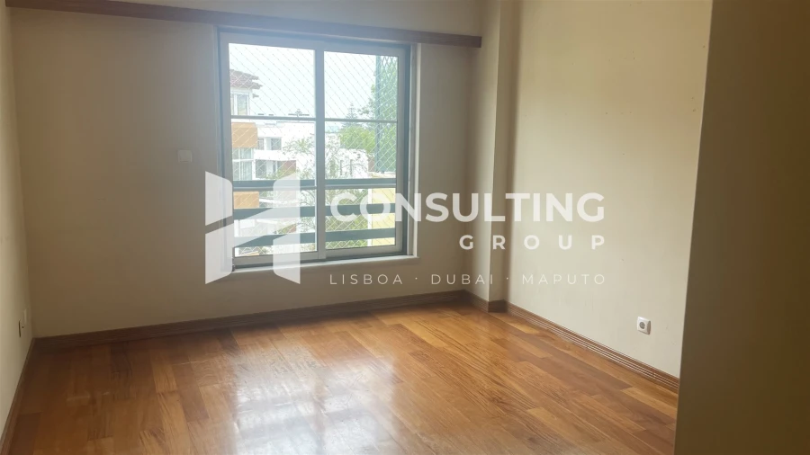 Apartamento T2 para Venda em Carcavelos e Parede Foto 30
