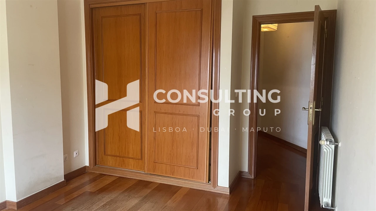 Apartamento T2 para Venda em Carcavelos e Parede Foto 34