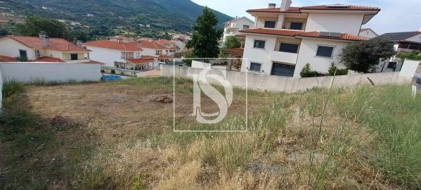Terreno para Venda em Teixoso e Sarzedo