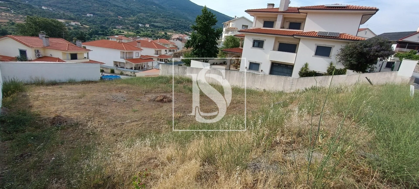 Terreno para Venda em Teixoso e Sarzedo Foto 3