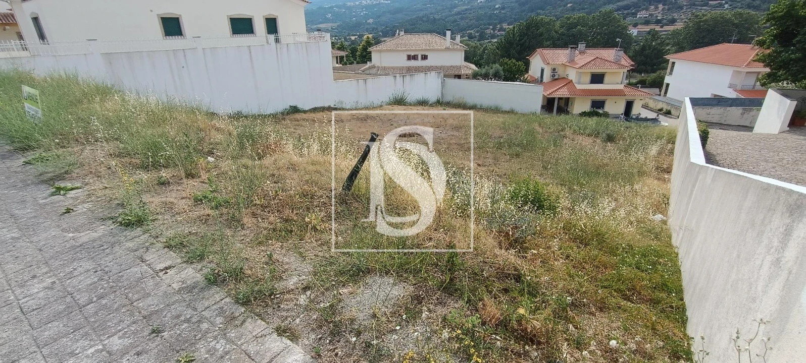 Terreno para Venda em Teixoso e Sarzedo Foto 2