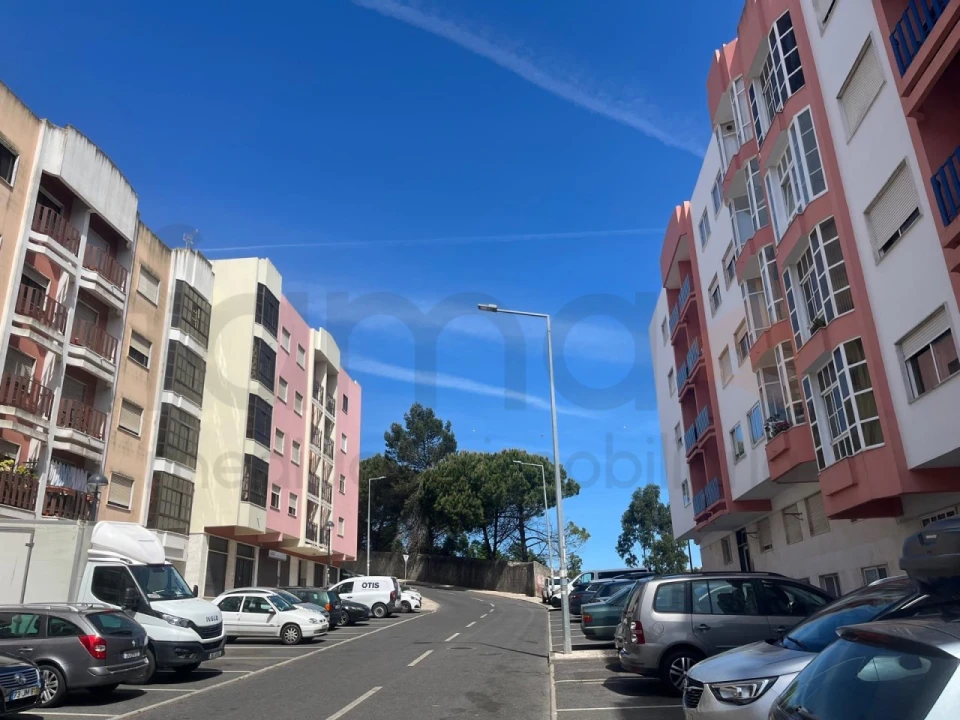 Loja para Venda em Cacém e São Marcos Foto 1