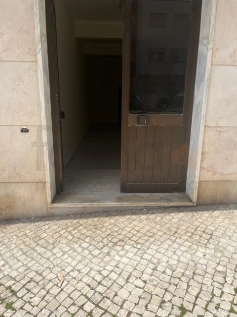 Loja para Venda em Cacém e São Marcos