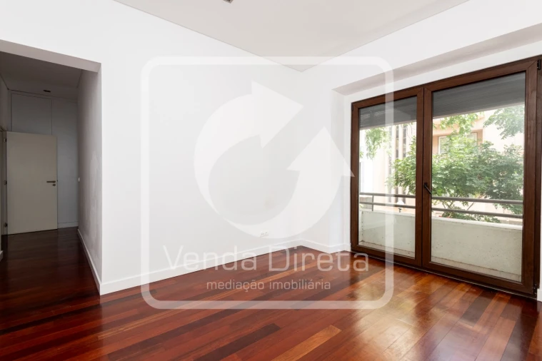 Apartamento T4 para Venda em Avenidas Novas Foto 10