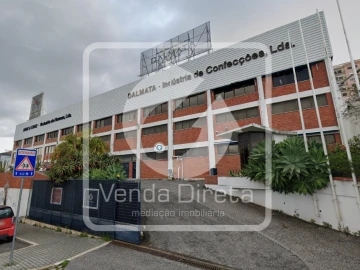 Armazém para Venda em Alfragide