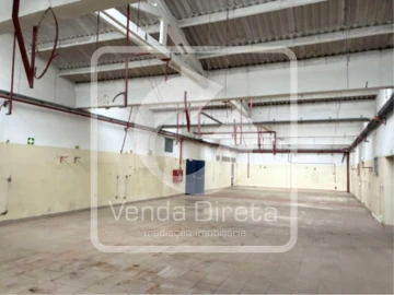 Armazém para Venda em Alfragide