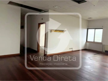 Armazém para Venda em Alfragide