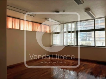 Armazém para Venda em Alfragide