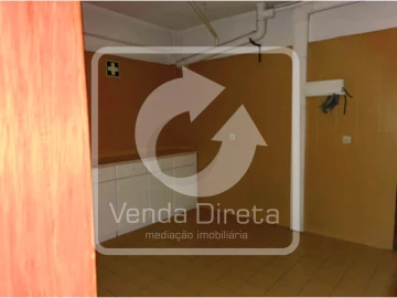 Armazém para Venda em Alfragide