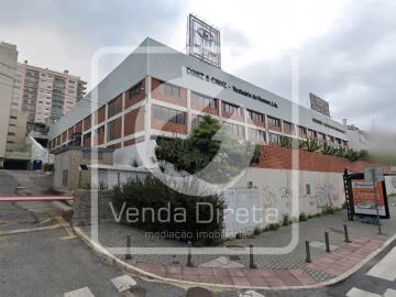 Armazém para Venda em Alfragide