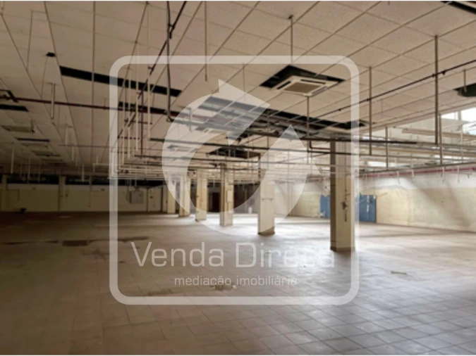 Armazém para Venda em Alfragide Foto 3