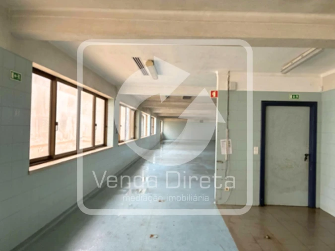 Armazém para Venda em Alfragide Foto 10