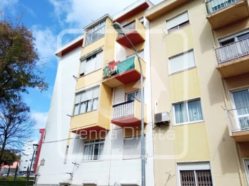 Apartamento T2 para Venda em Carnaxide e Queijas