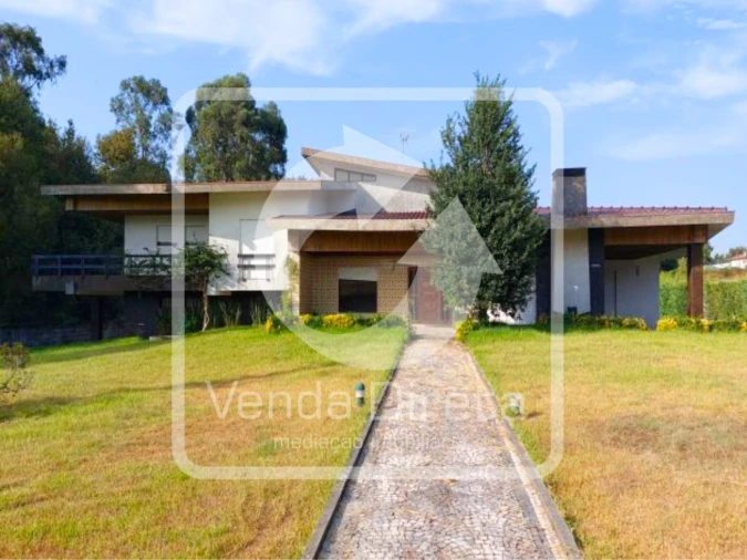 Moradia T5 para Venda em Ruivães e Novais