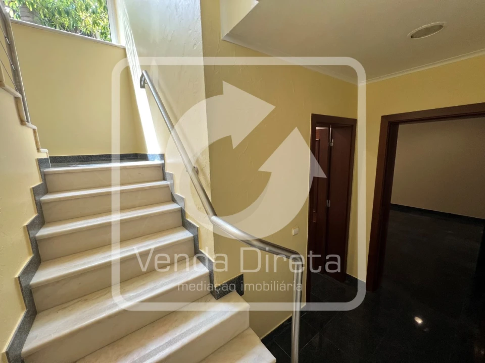 Moradia T6 para Venda em Queluz e Belas Foto 16