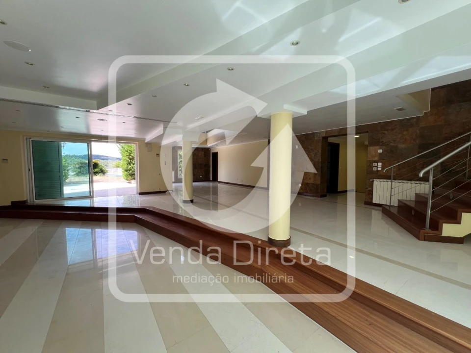 Moradia T6 para Venda em Queluz e Belas Foto 2