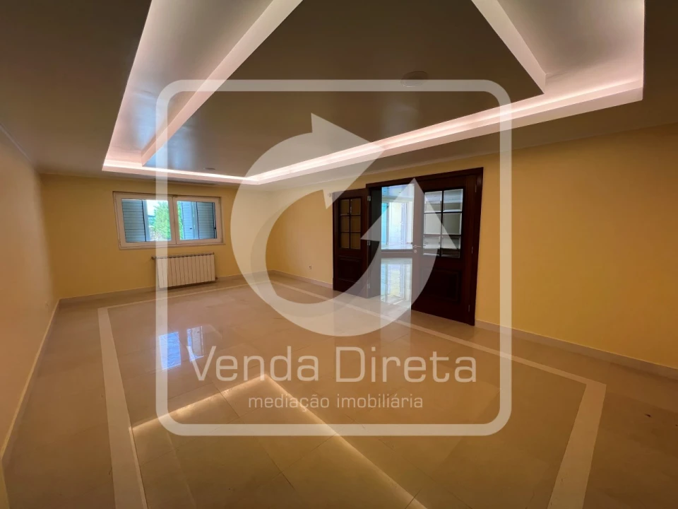 Moradia T6 para Venda em Queluz e Belas Foto 28