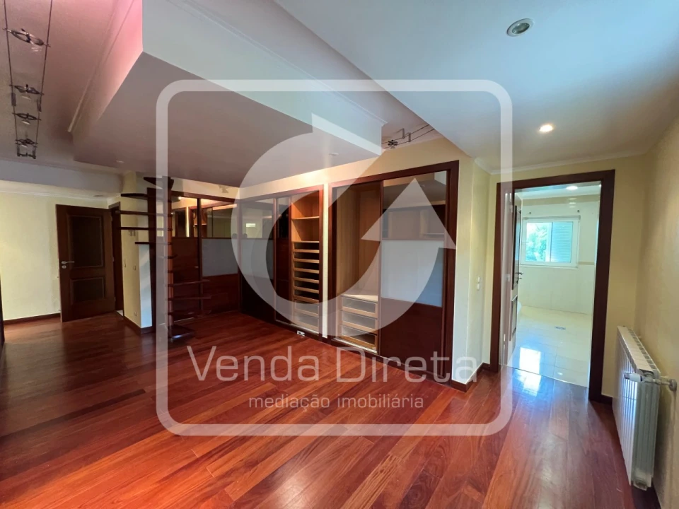 Moradia T6 para Venda em Queluz e Belas Foto 55