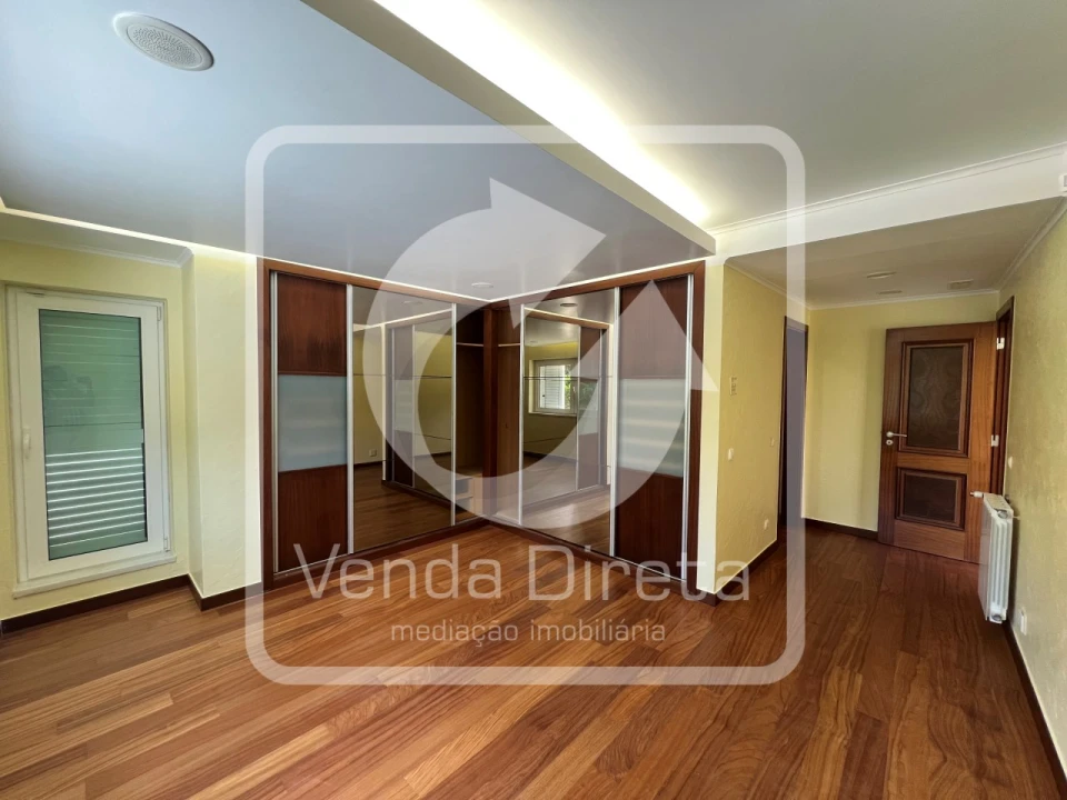 Moradia T6 para Venda em Queluz e Belas Foto 68