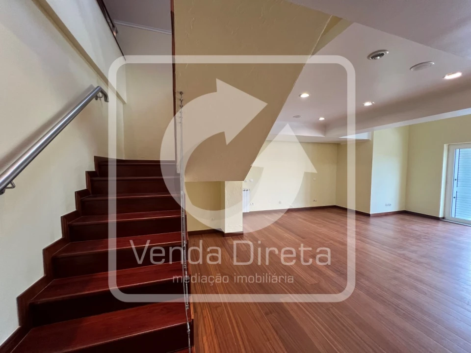 Moradia T6 para Venda em Queluz e Belas Foto 76