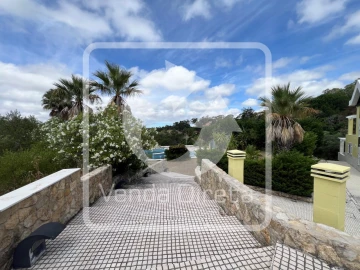 Moradia T6 para Venda em Queluz e Belas