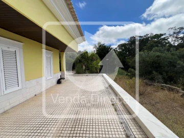 Moradia T6 para Venda em Queluz e Belas