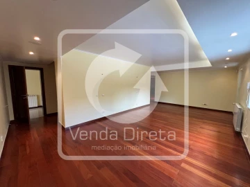 Moradia T6 para Venda em Queluz e Belas