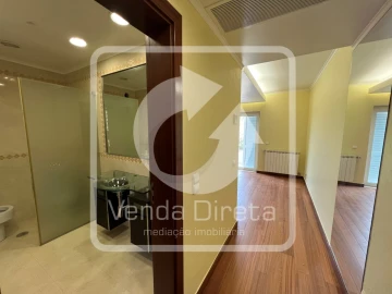 Moradia T6 para Venda em Queluz e Belas