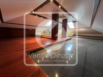 Moradia T6 para Venda em Queluz e Belas