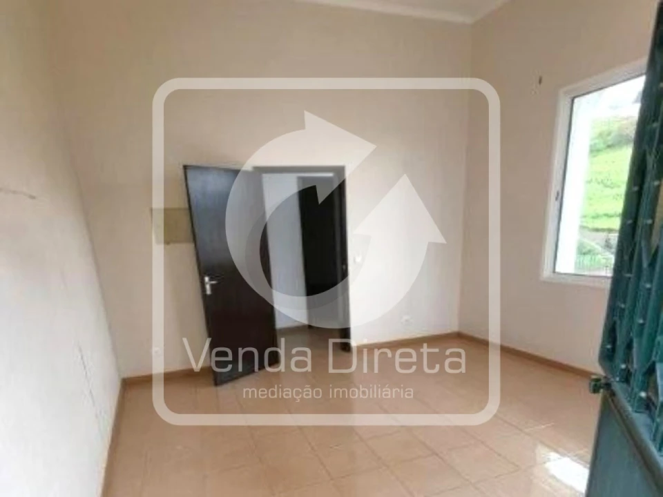 Moradia T3 para Venda em Camara de Lobos Foto 13