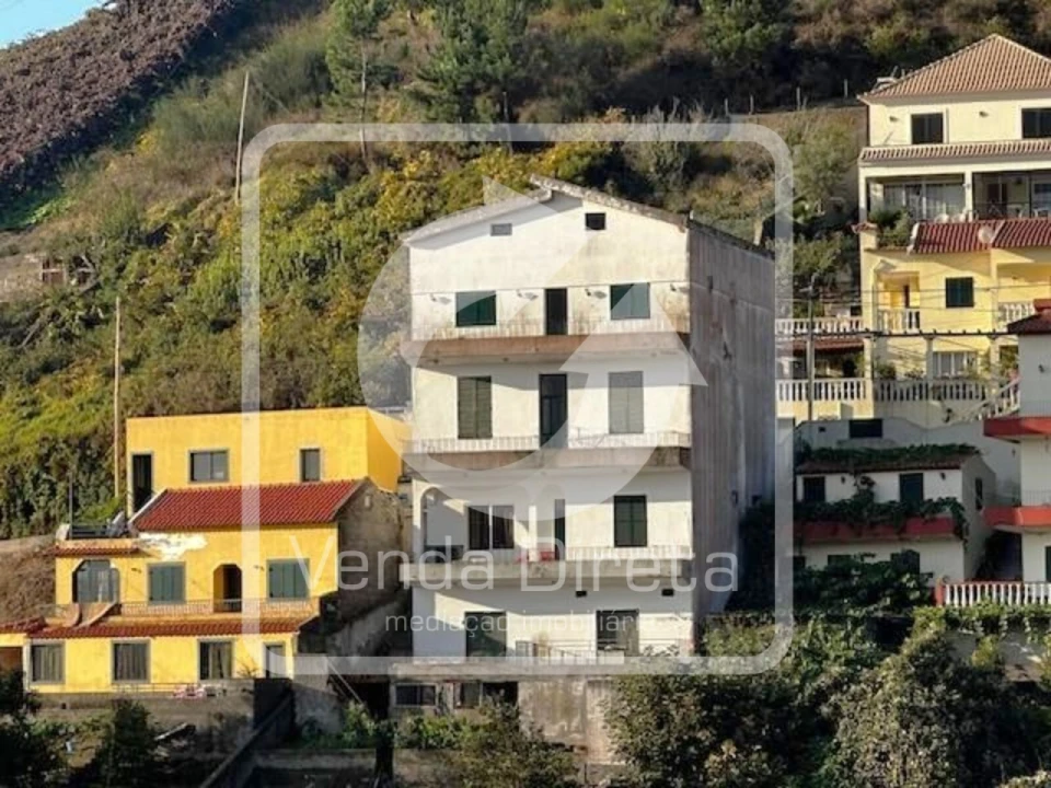 Moradia T3 para Venda em Camara de Lobos Foto 1