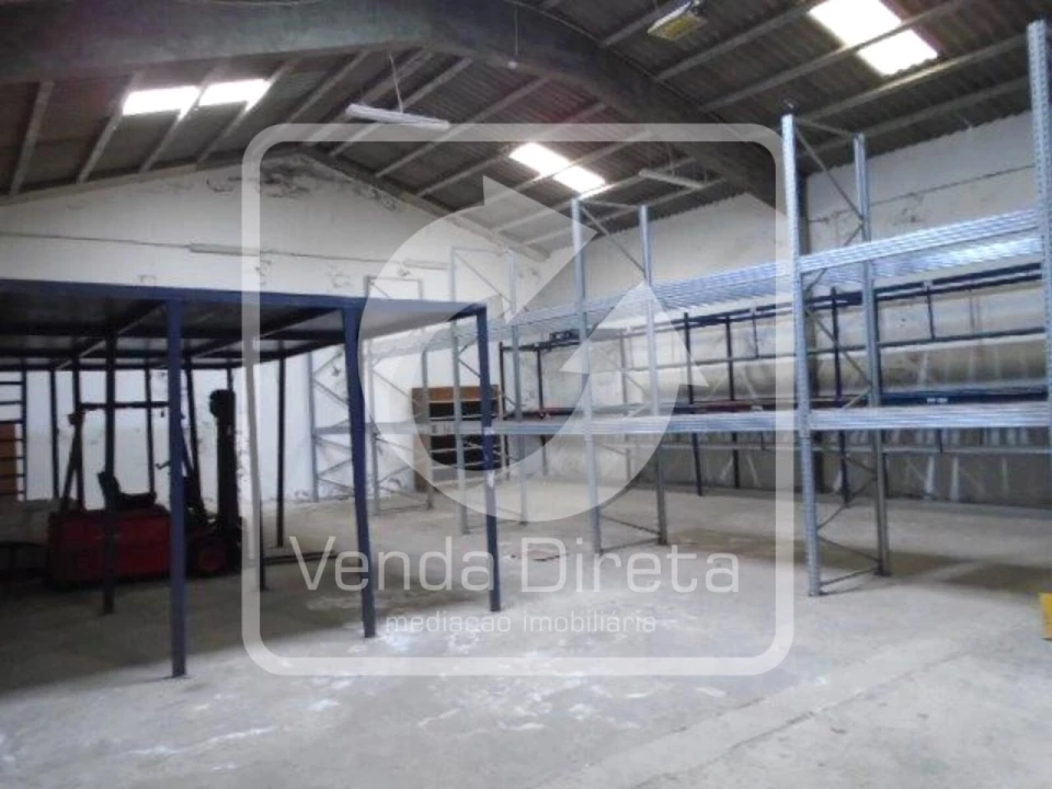 Armazém para Venda em Praia da Vitoria (Santa Cruz) Foto 14