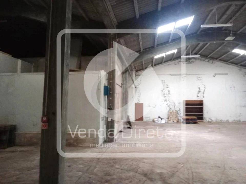 Armazém para Venda em Praia da Vitoria (Santa Cruz) Foto 15