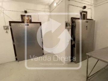 Armazém para Venda em Praia da Vitoria (Santa Cruz)