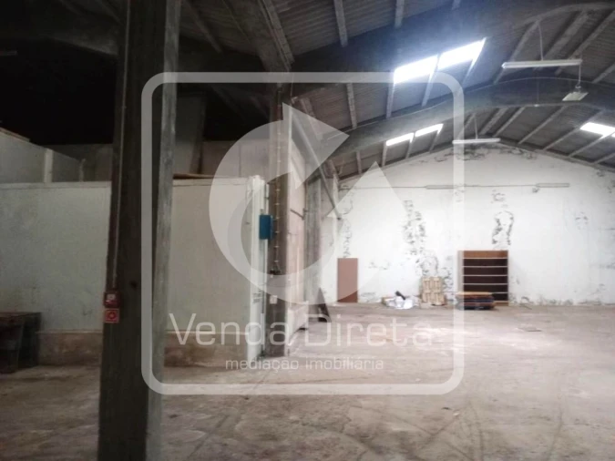 Armazém para Venda em Praia da Vitoria (Santa Cruz) Foto 15