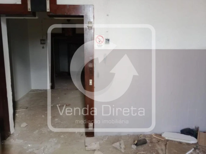 Armazém para Venda em Praia da Vitoria (Santa Cruz) Foto 16