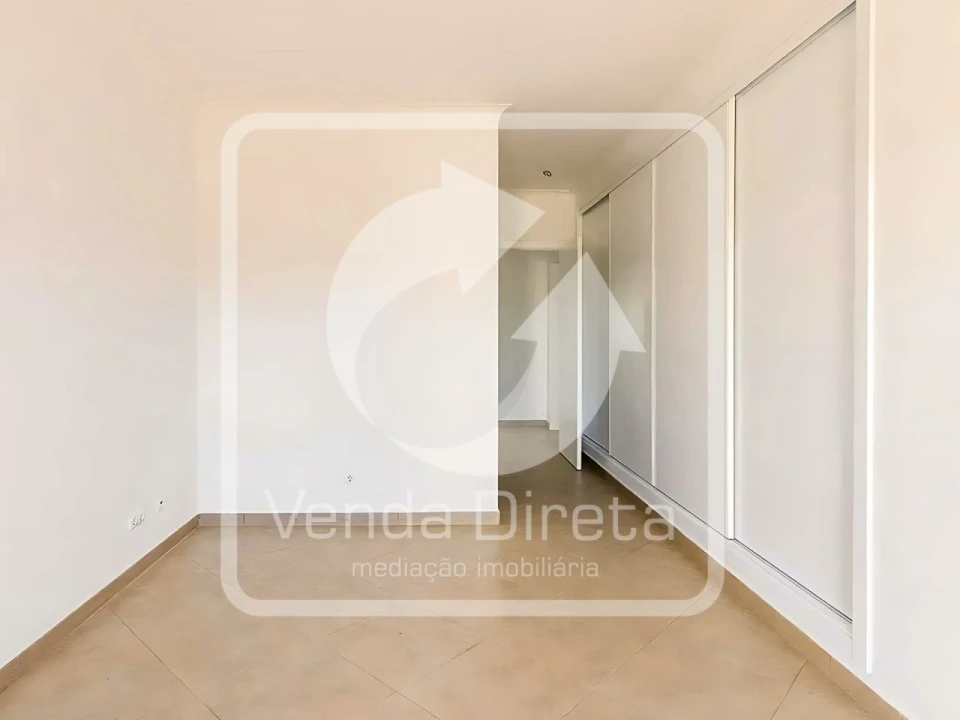 Moradia T4 para Venda em Budens Foto 12