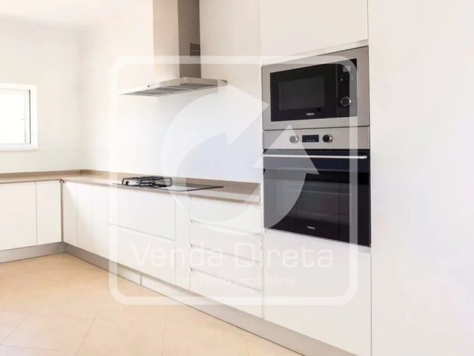 Moradia T4 para Venda em Budens Foto 16