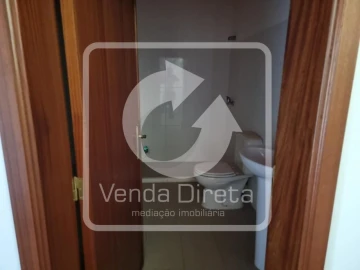 Armazém para Venda em Vilarinho do Bairro