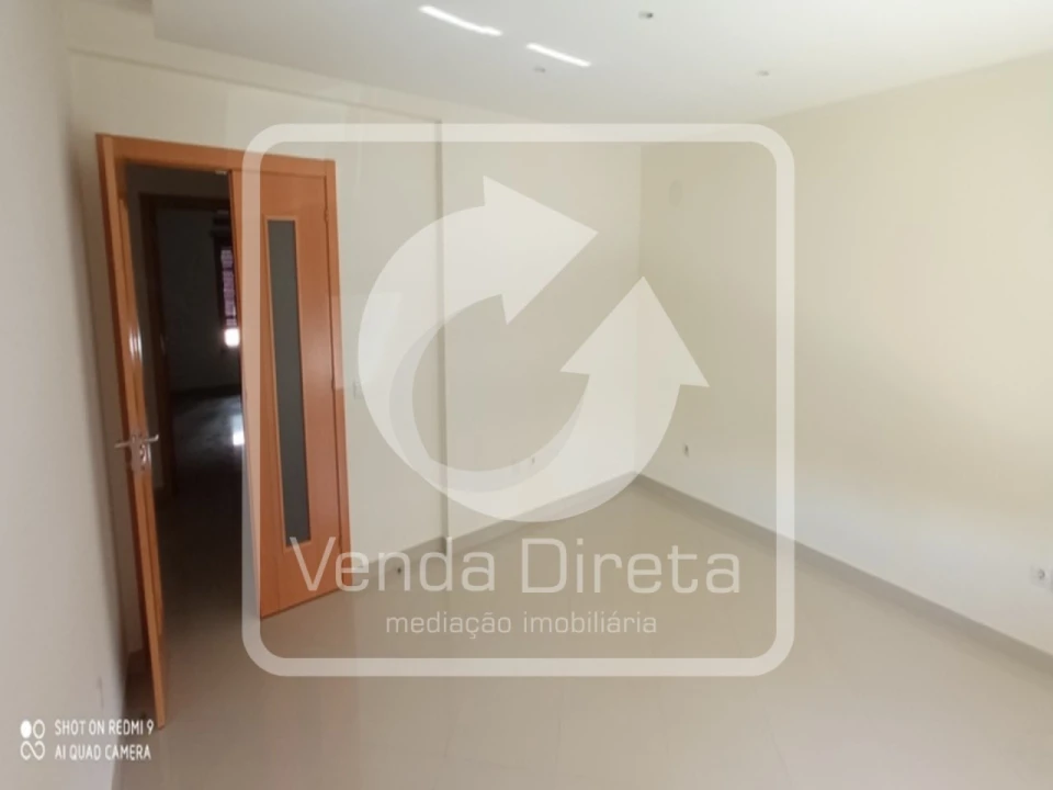 Apartamento T4 para Venda em Pinhal Novo Foto 9