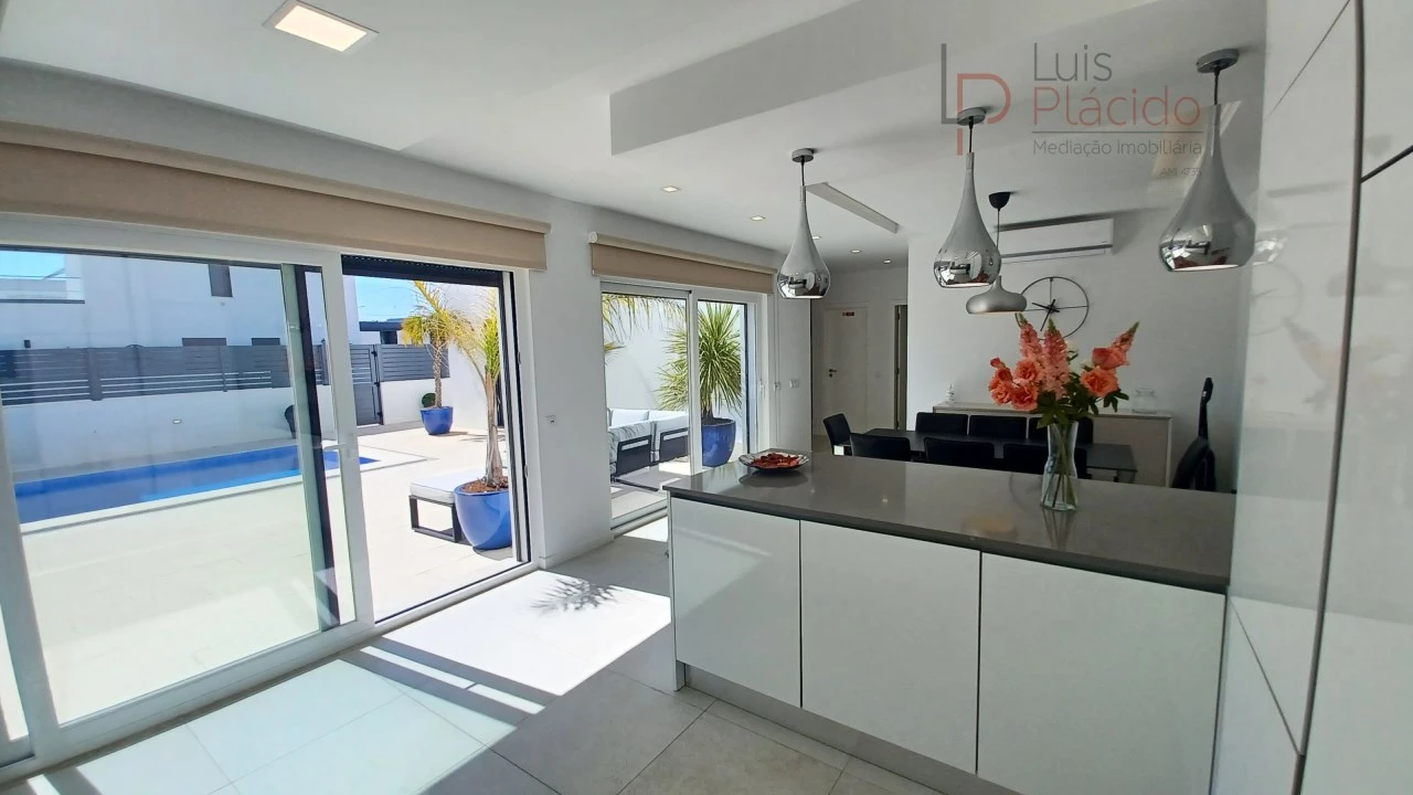 Moradia T4 para Venda em Porto Covo Foto 11