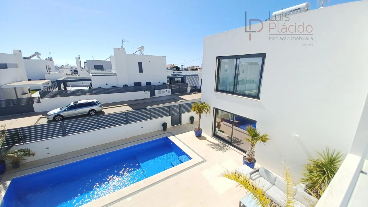 Moradia T4 para Venda em Porto Covo Foto 25