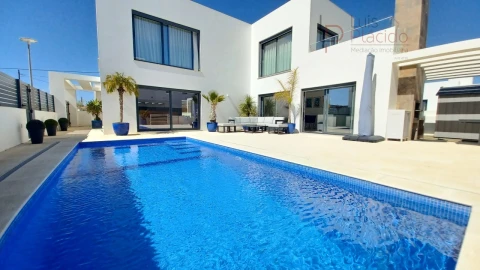 Moradia T4 para Venda em Porto Covo