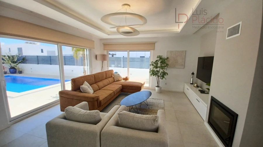 Moradia T4 para Venda em Porto Covo Foto 3