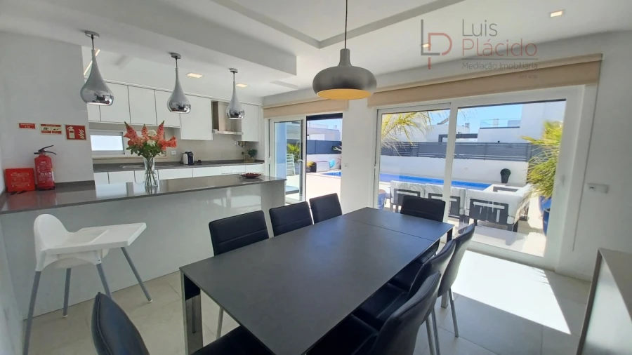 Moradia T4 para Venda em Porto Covo Foto 9