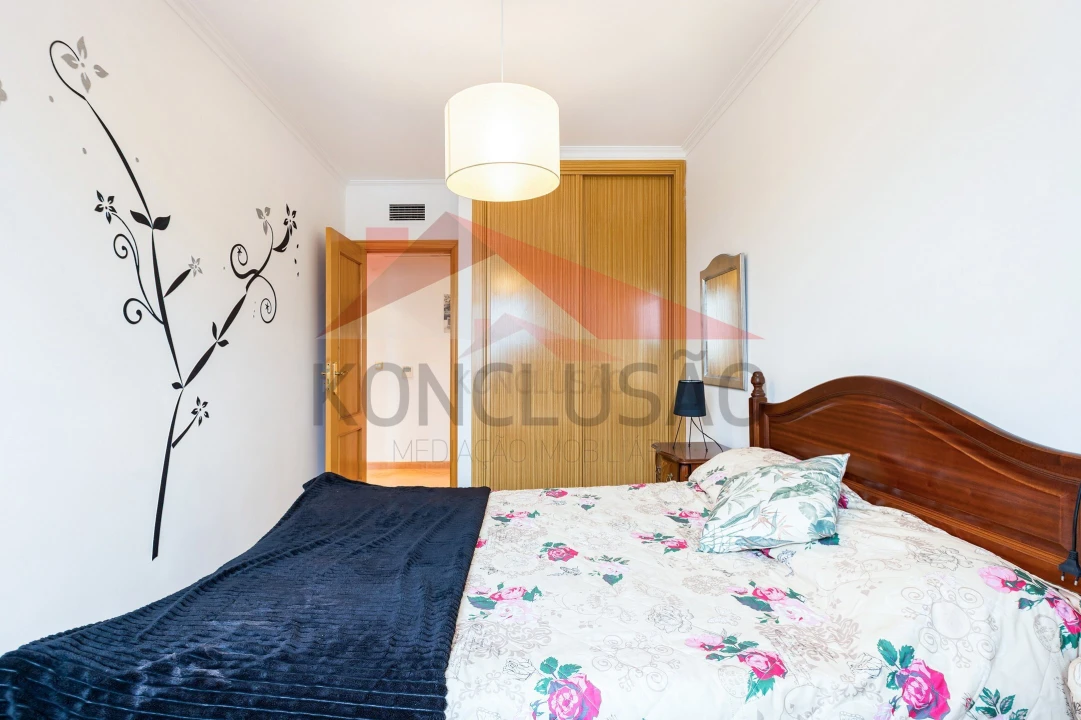 Apartamento T2 para Venda em Carregado e Cadafais Foto 16